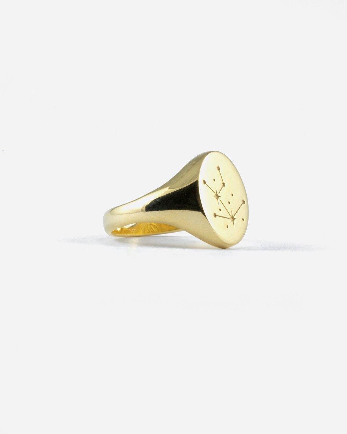 GOLD OVAL SIGNET RING