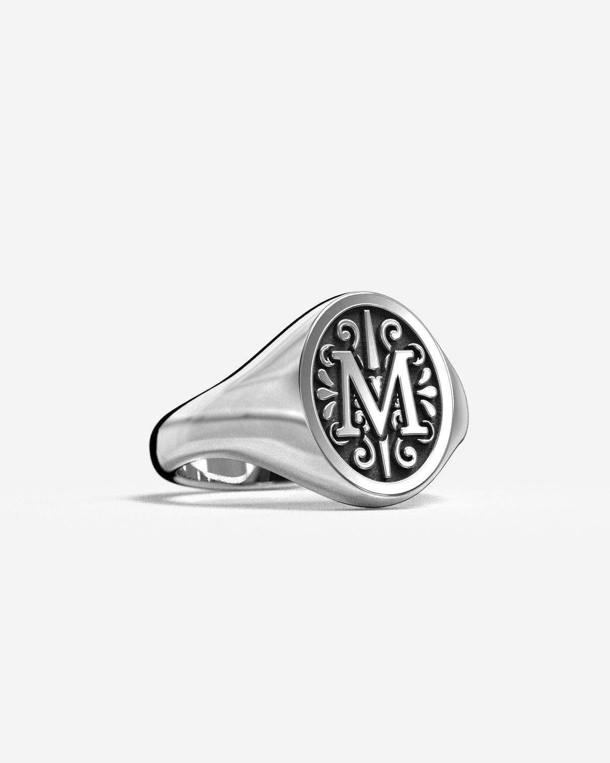 CHEVALIÈRE OVALE AVEC LETTRE