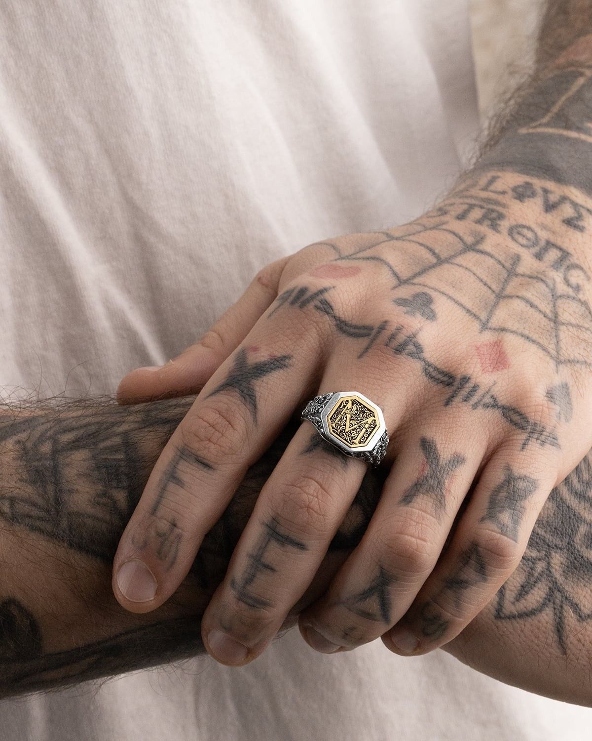 ROMEO SIGNET RING WITH ENGRAVING