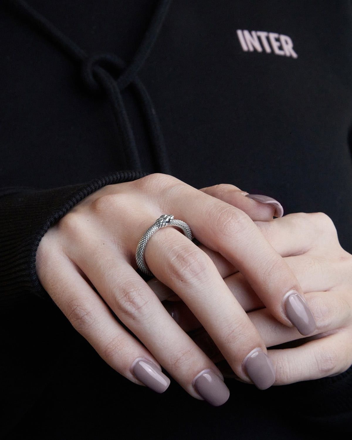 IM INTER X NOVE25 BAGUE BISCIONE AVEC BRILLANTS NERAZZURRI