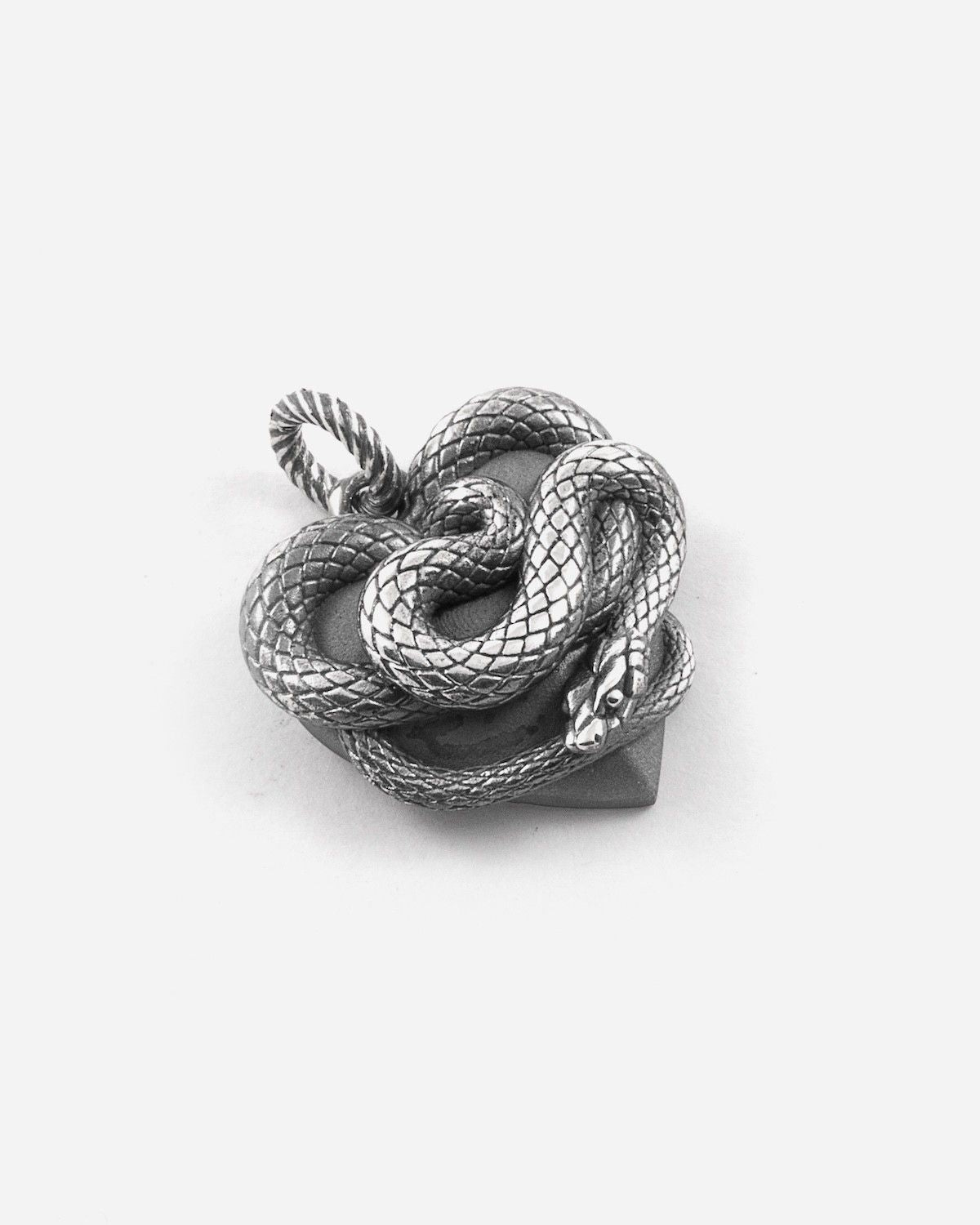 PENDENTIF CŒUR AVEC SERPENT T'AIMER C'EST LE DESTIN INTER X NOVE25