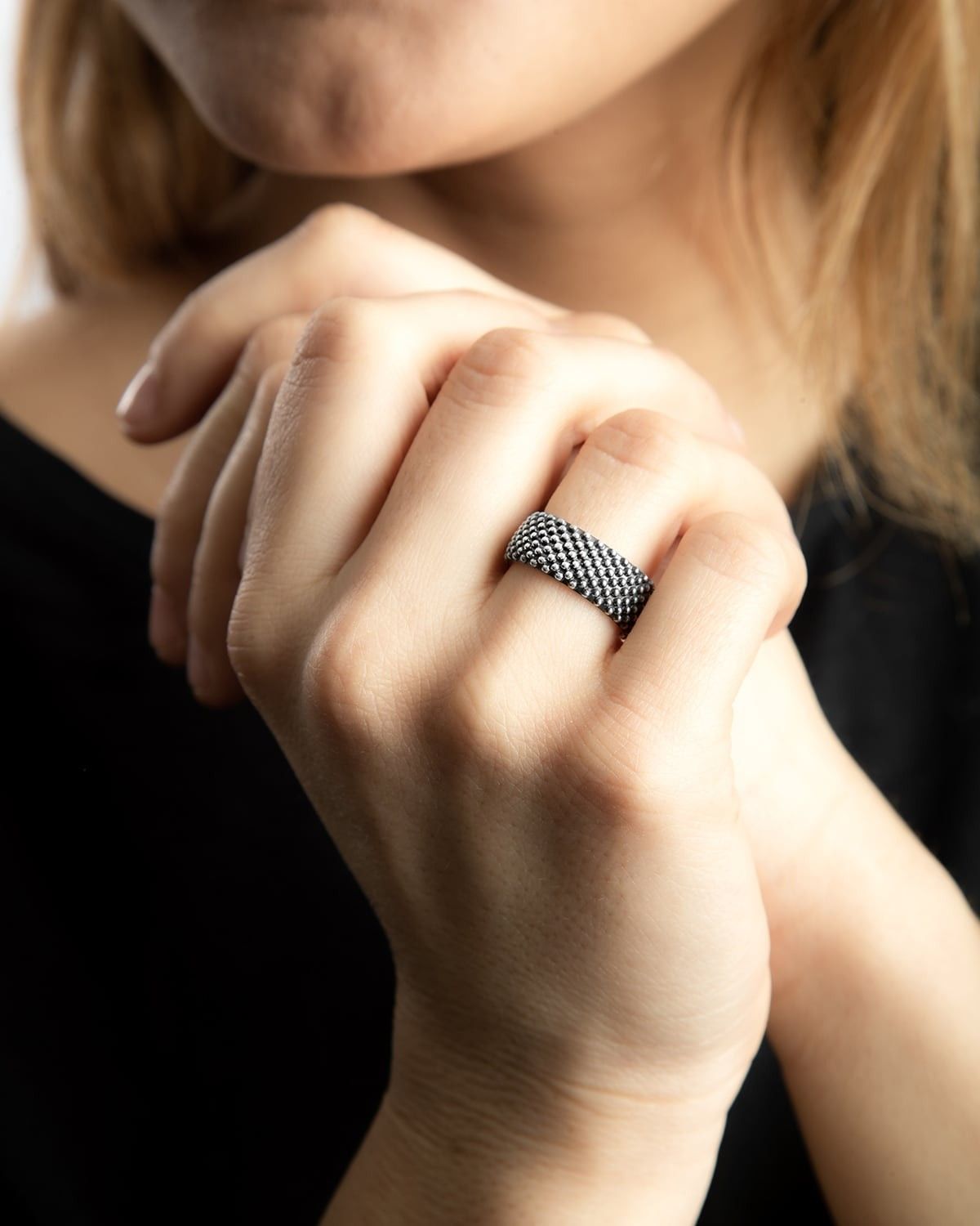DOTTED BAND RING – Nove25