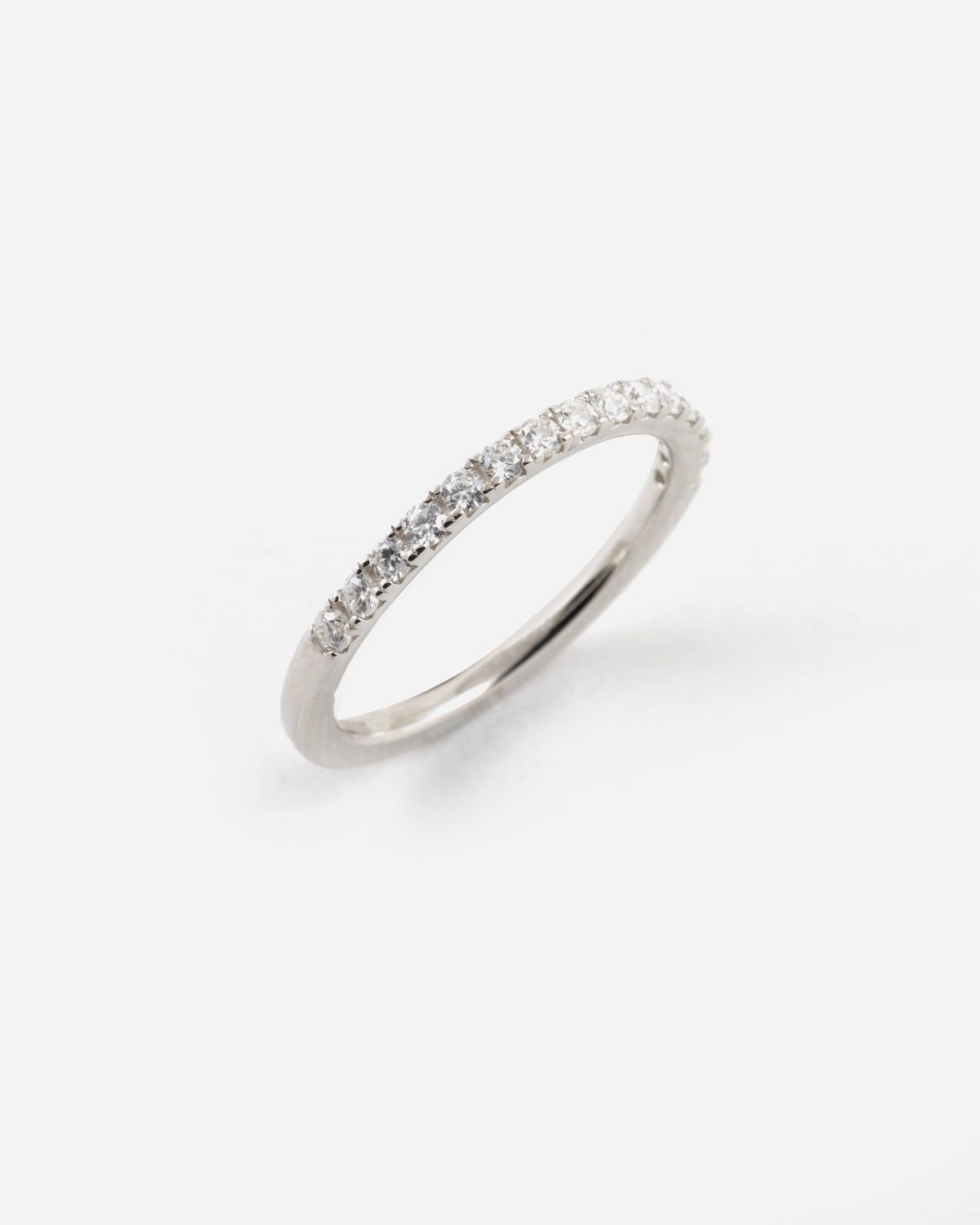 SILBERNER HALB AUSGEFASSTER PAVÉ-RING MIT 0.45 CT MOISSANIT