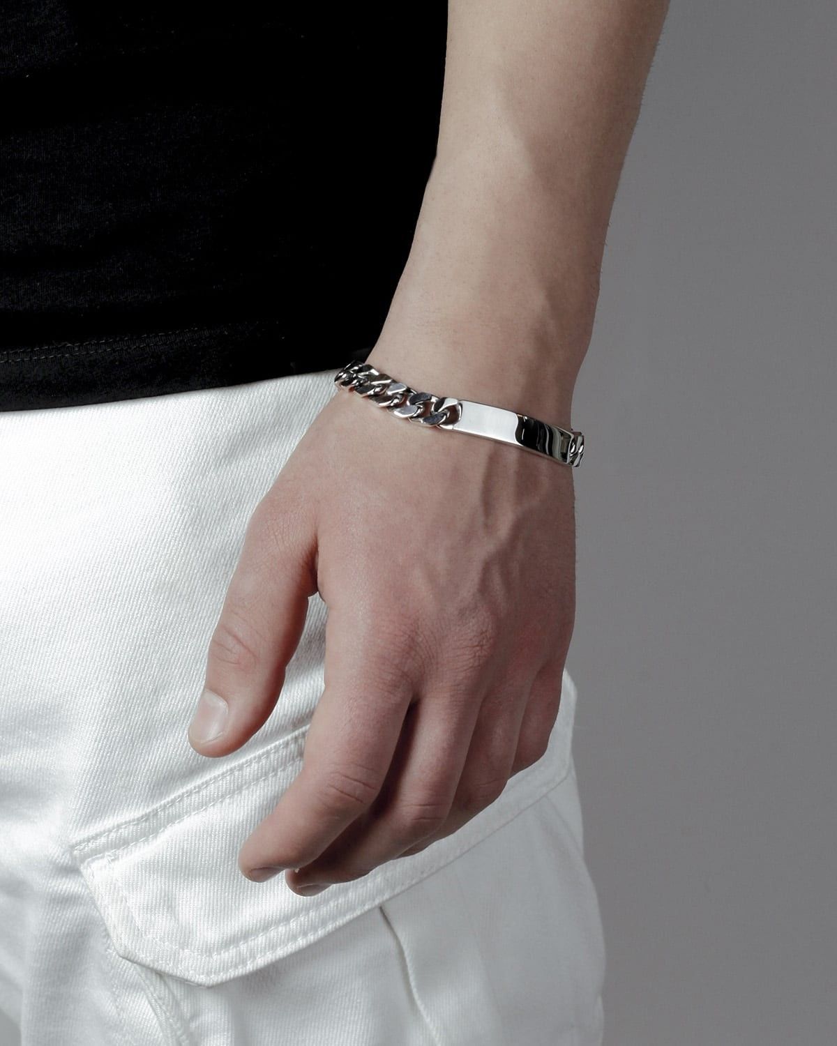 SQUARE CURB BRACELET 300 WITH PLATE