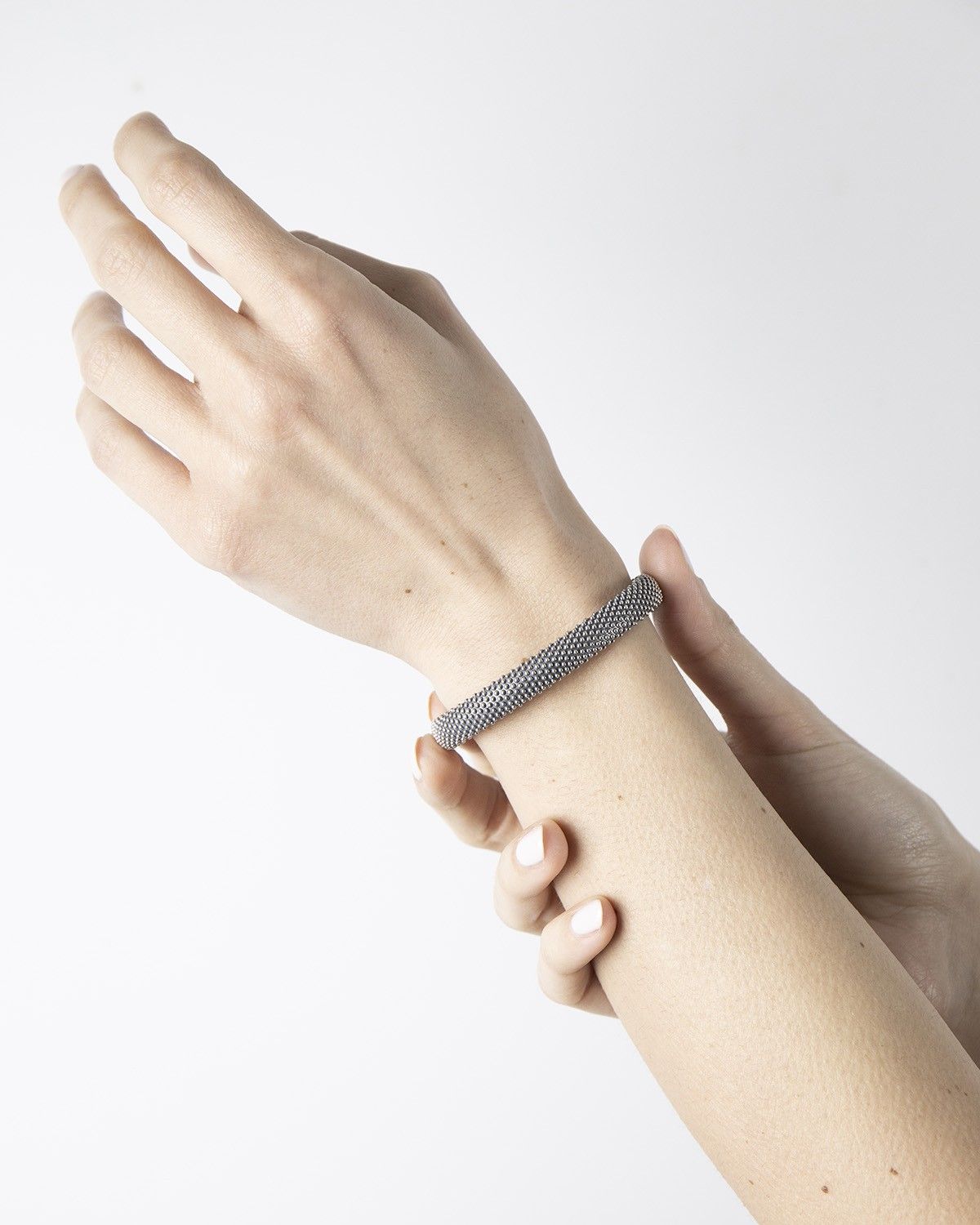 DOTTED BANGLE