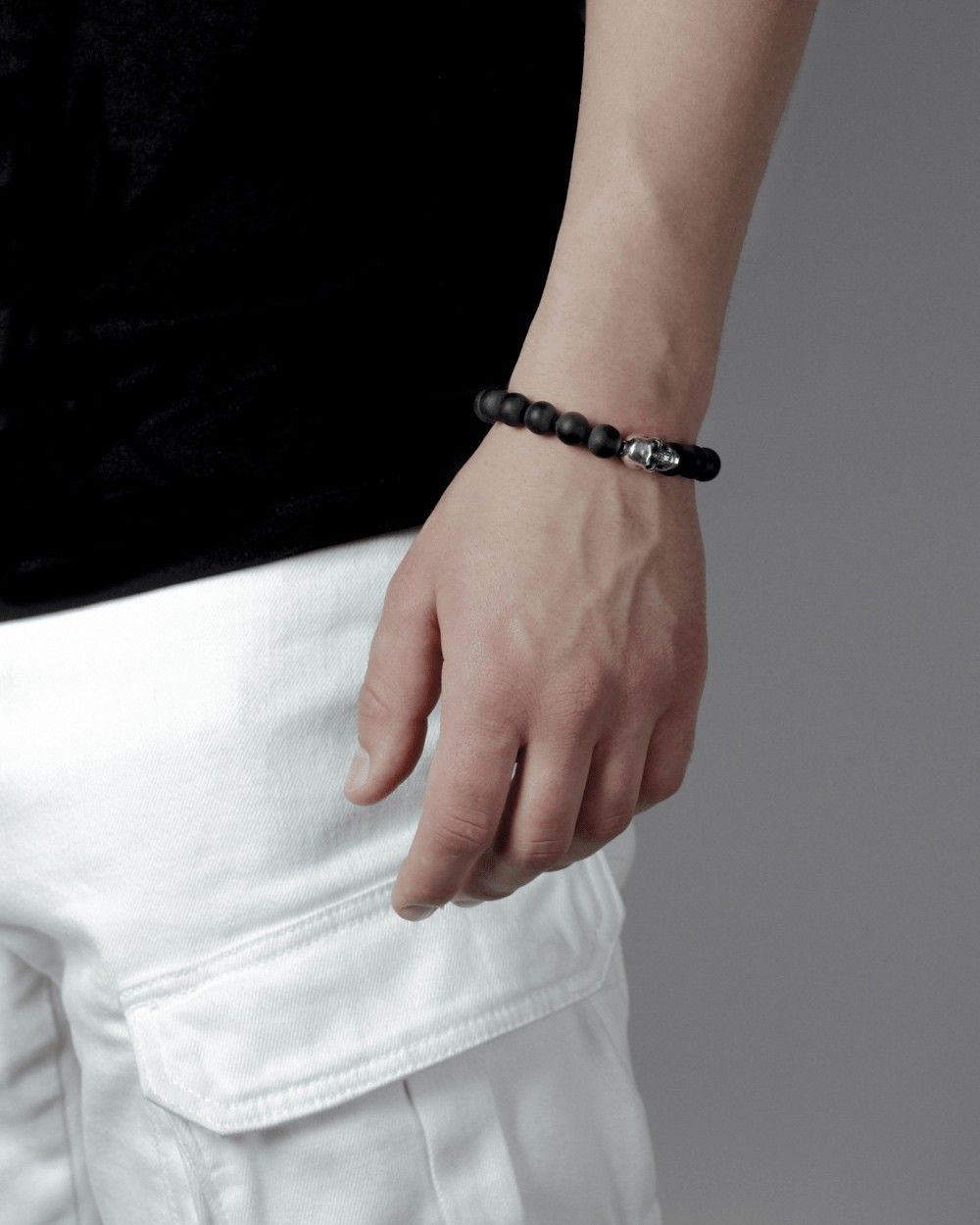 BRACCIALE CON PIETRE AGATA NERA 080 E TESCHIO PICCOLO