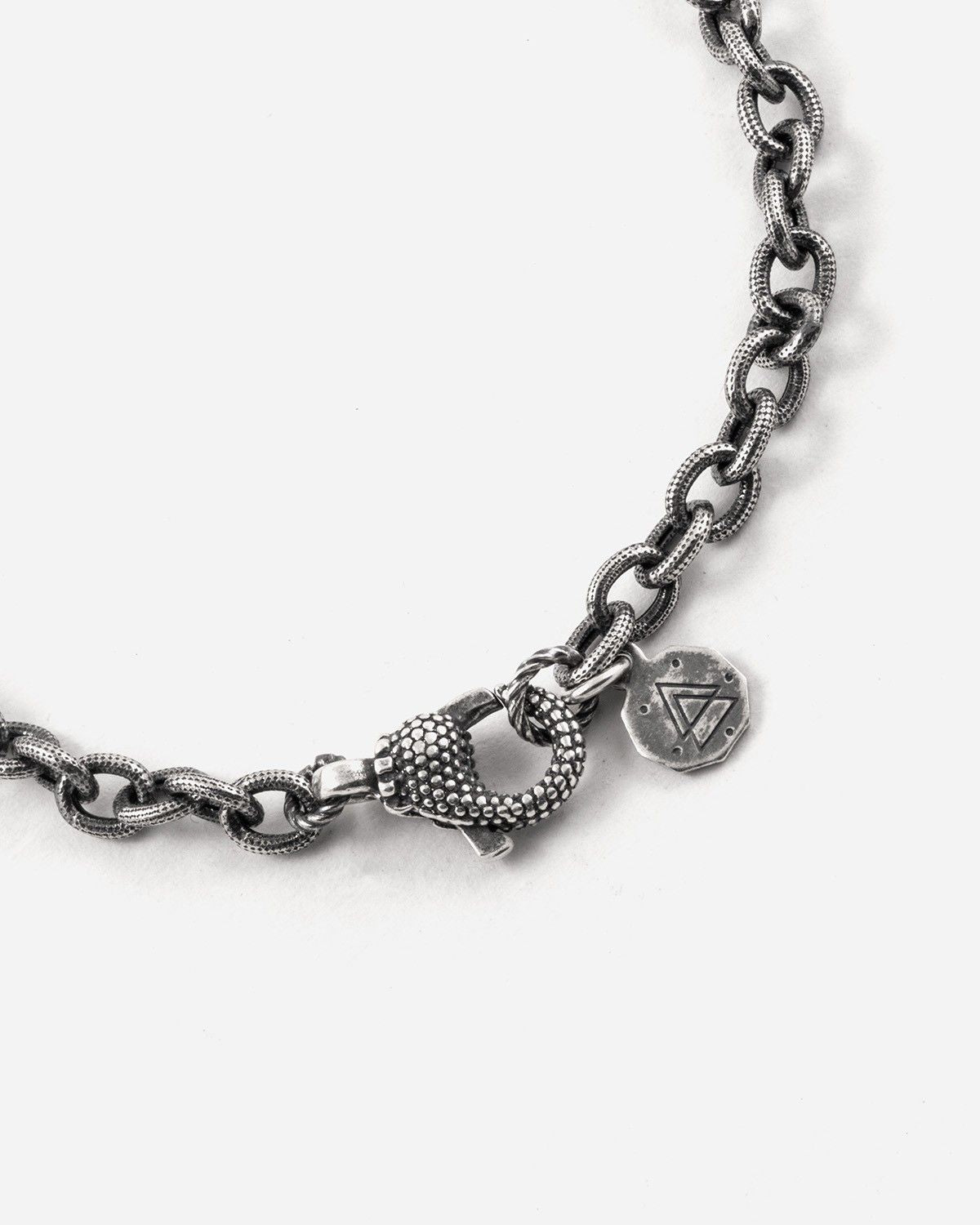 STRIPED CHAIN BRACELET WITH DOTTED T-BAR