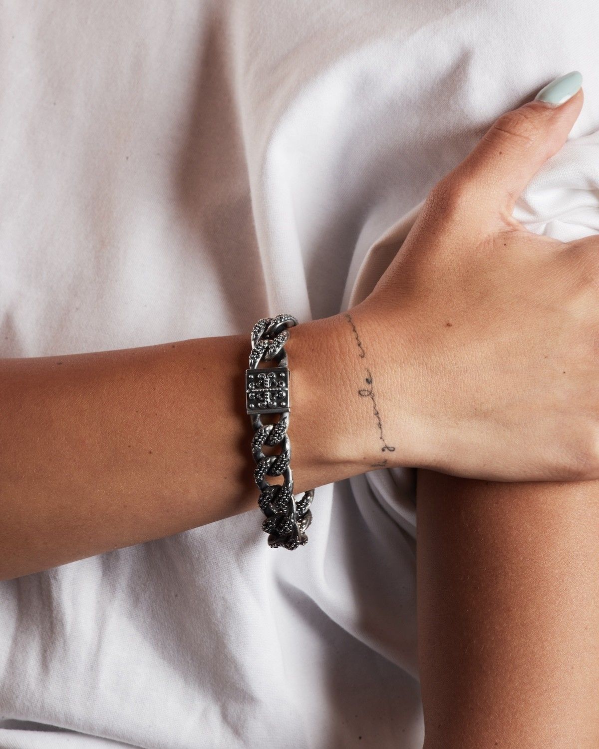 BRACELET GOURMETTE AVEC TEXTURE GOTHIQUE INSIGNA EN ARGENT