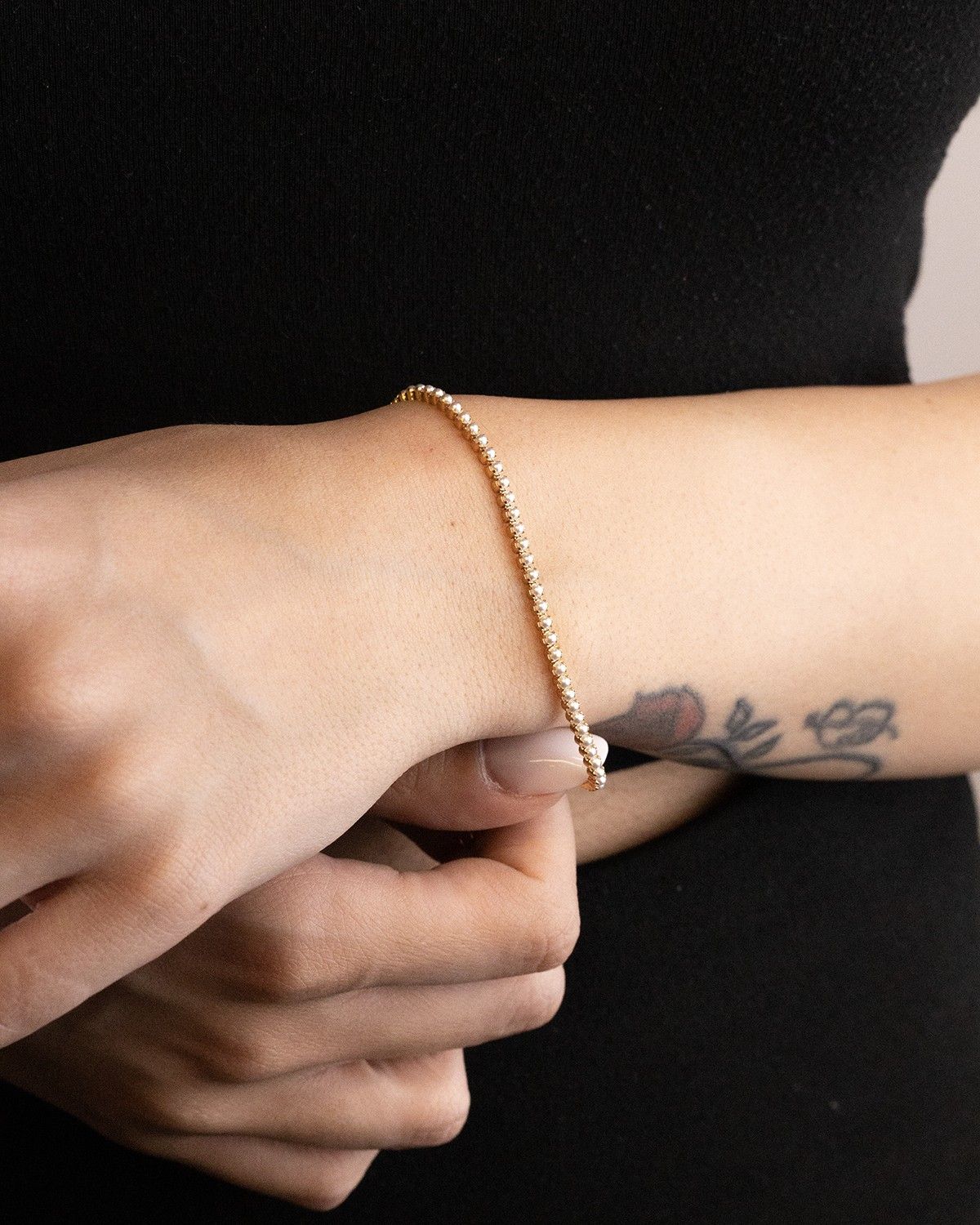 GOLD PLATED TENNIS BRACELET WITH CABOCHON PEARLS