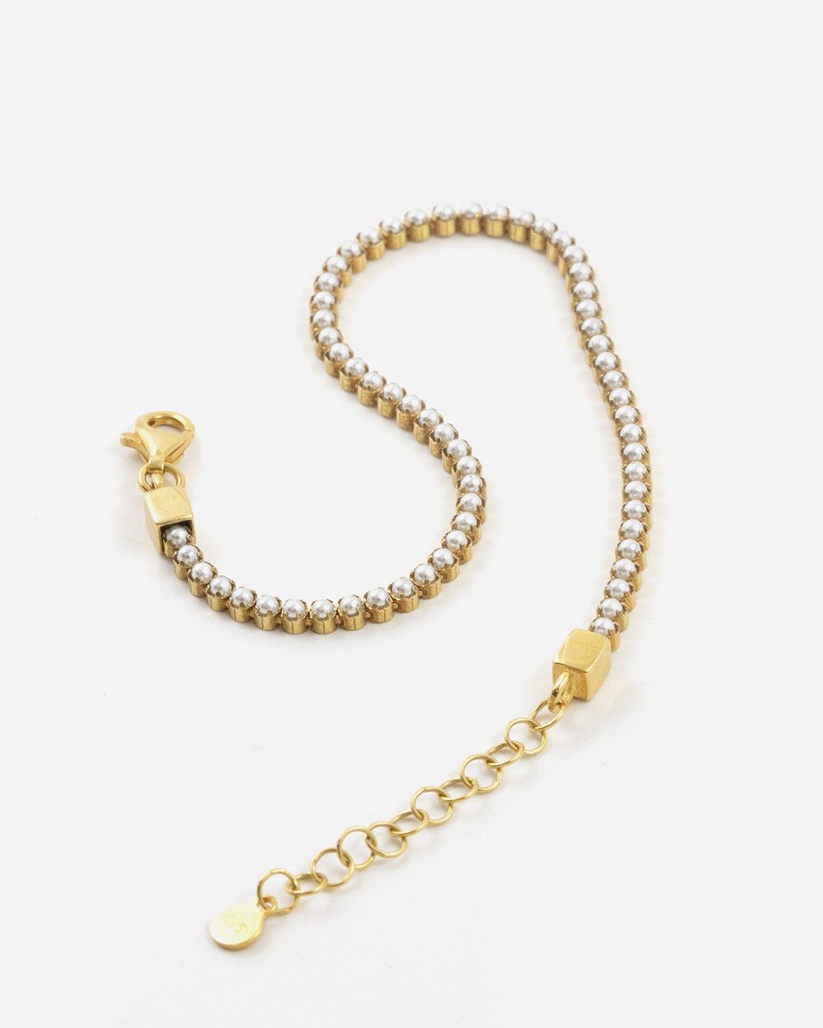 GOLD PLATED TENNIS BRACELET WITH CABOCHON PEARLS