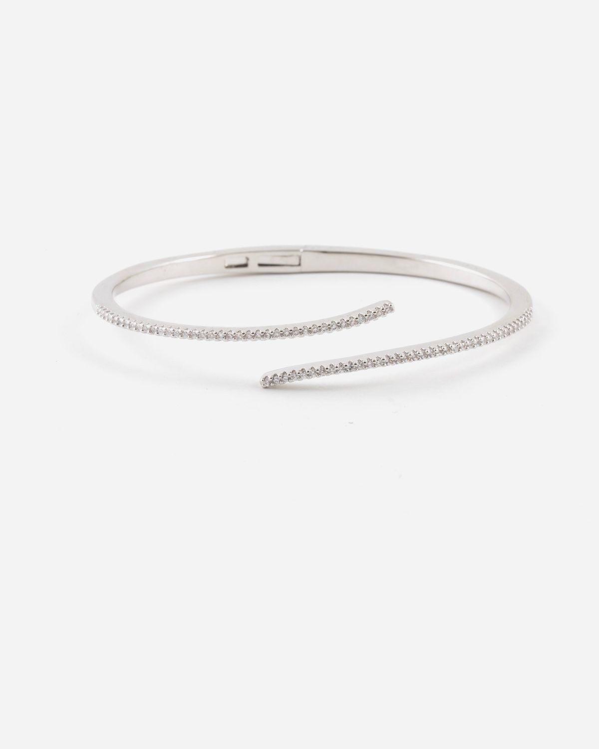 PULSERA RÍGIDA ABIERTA CRUZADA CON BRILLANTES