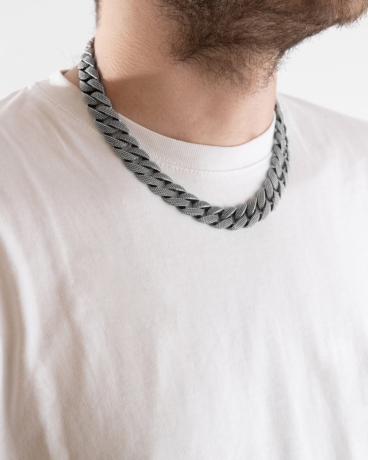 DOTTED CURB CHAIN NECKLACE / BURNISHED SILVER