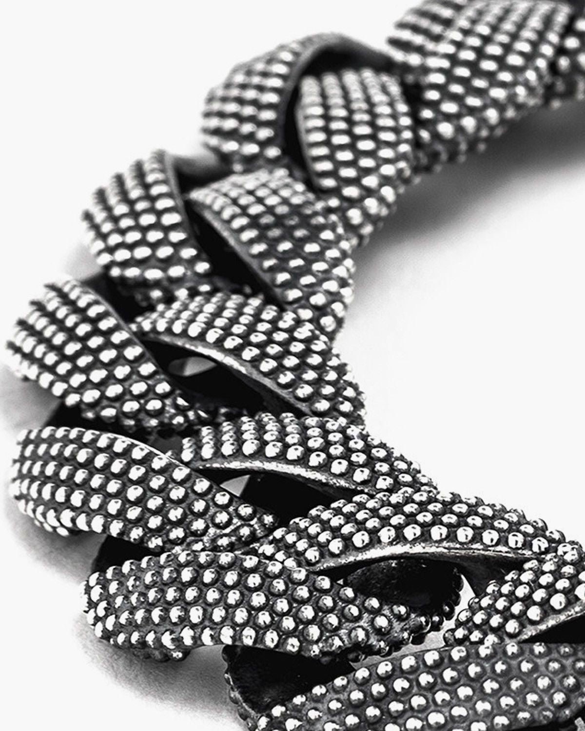 DOTTED CURB CHAIN NECKLACE / BURNISHED SILVER