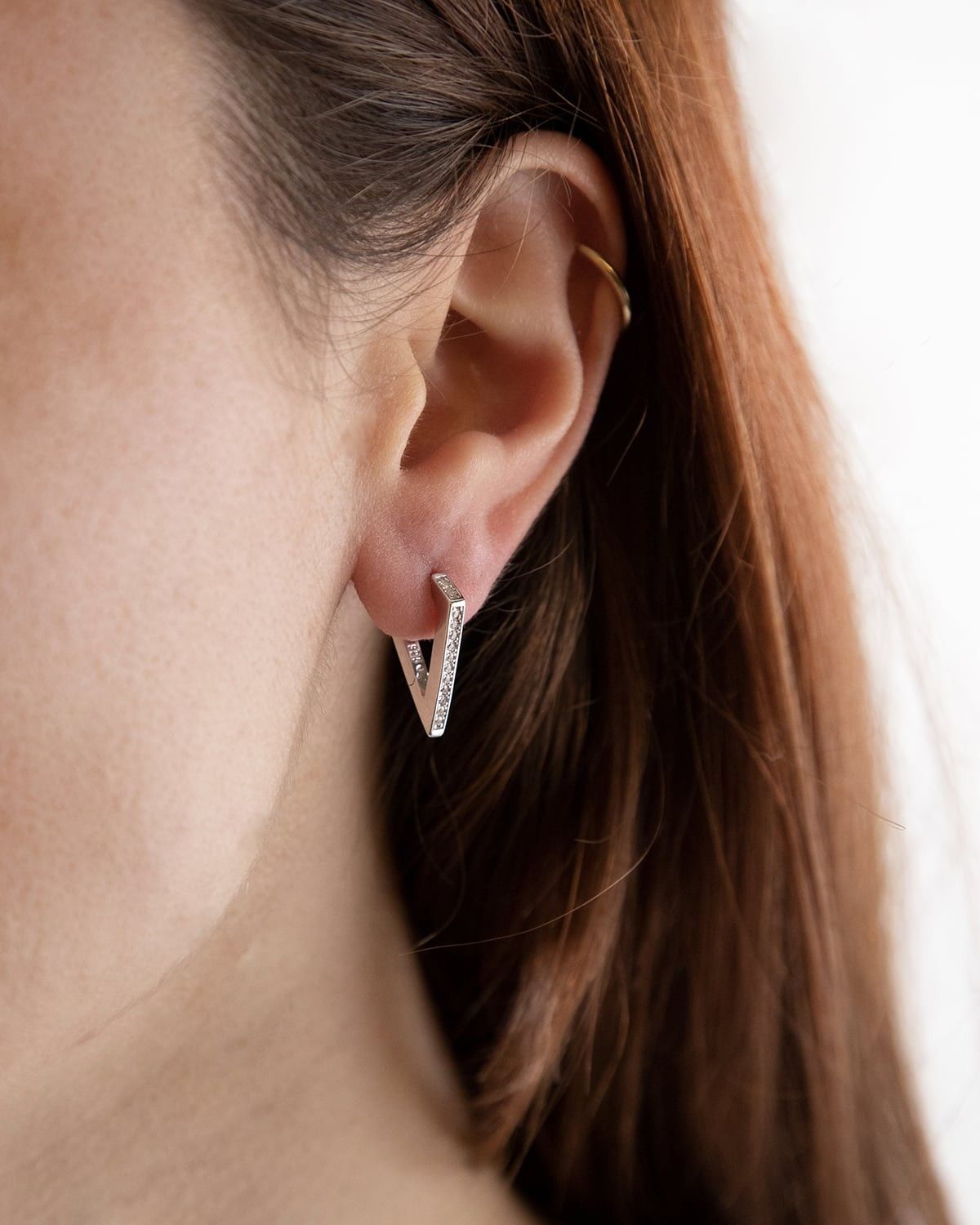 CUBIC ZIRCONIA RHOMBUS WITH SNAP CLOSURE SINGLE EARRING / POLISHED RHODIUM PLATE