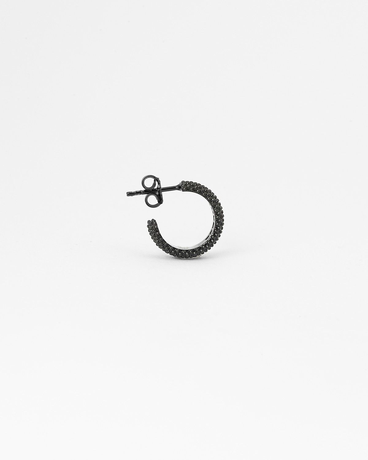 BOUCLE D’OREILLE UNIQUE CERCLE PETIT À PICOTS TOTAL BLACK