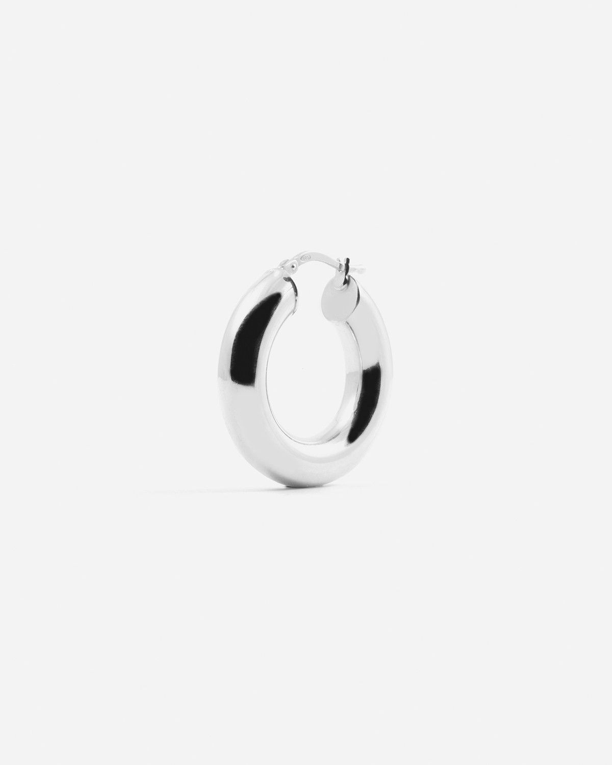 BOUCLE D’OREILLE UNIQUE BOLD LOOP / RHODIUM BRILLANT