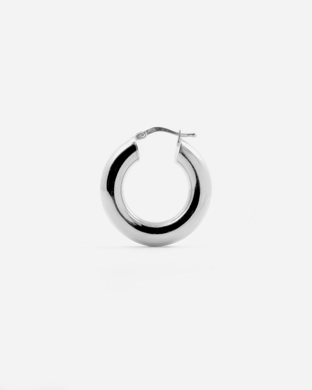 BOUCLE D’OREILLE UNIQUE BOLD LOOP / RHODIUM BRILLANT