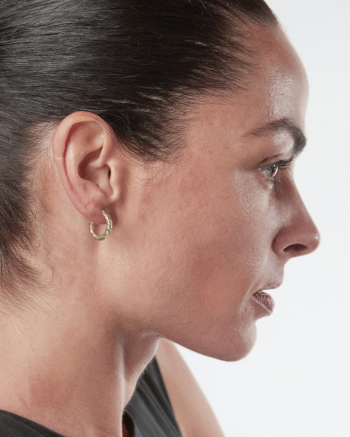 BOUCLE D’OREILLE UNIQUE DIAMOND HOOP PETITE / OR JAUNE BRILLANT