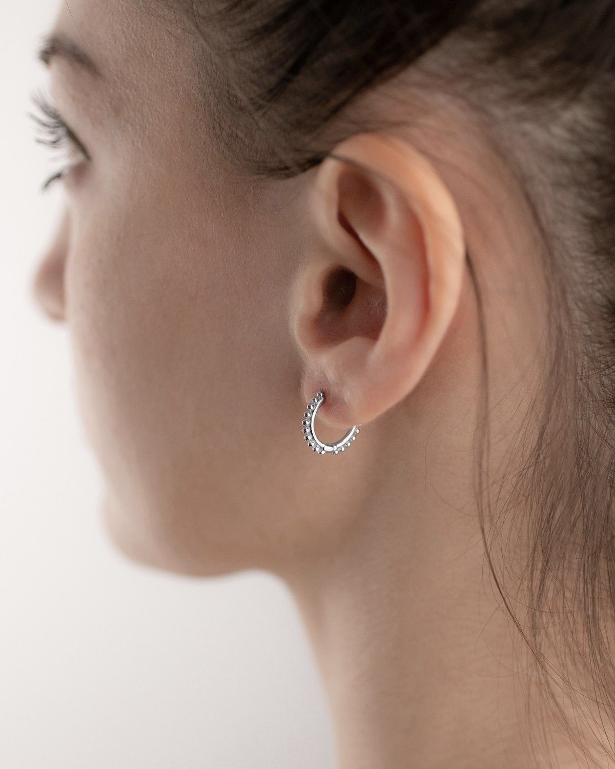 MEDIUM ETHNIC PIERCING SINGLE EARRING / RHODIUM