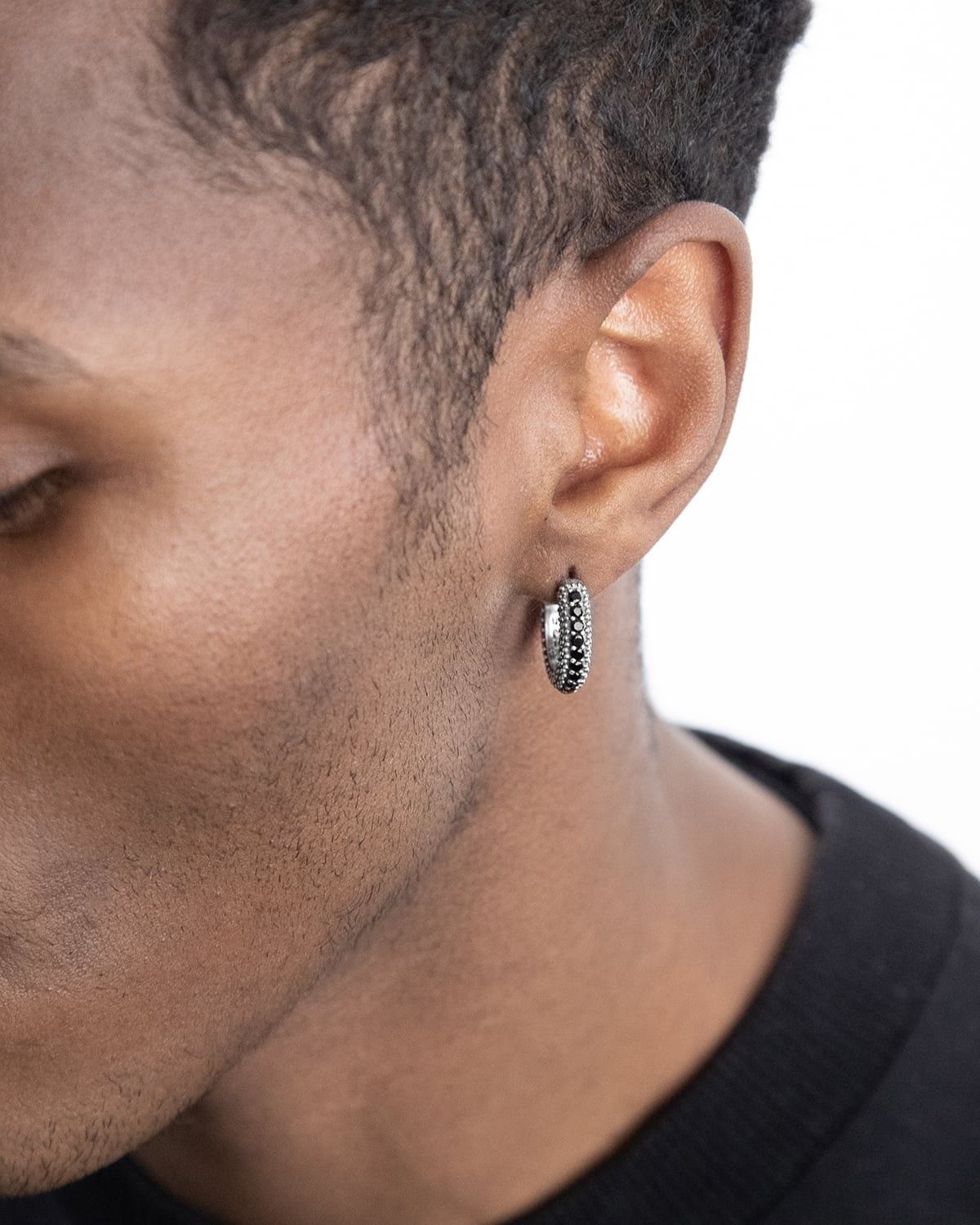 BLACK WIND DOTTED EARRING