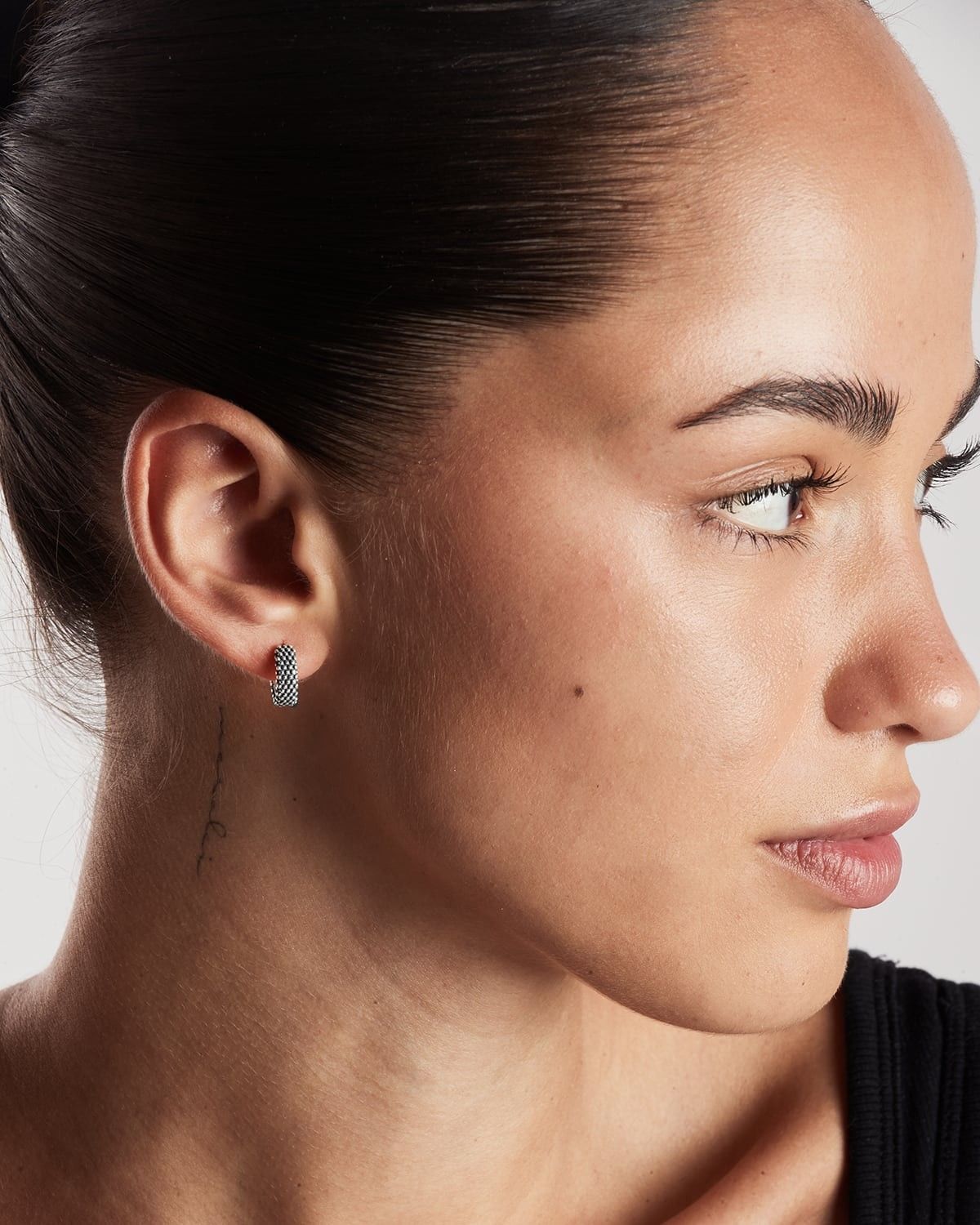 DOTTED HOOP EARRING WITH SNAP CLOSURE