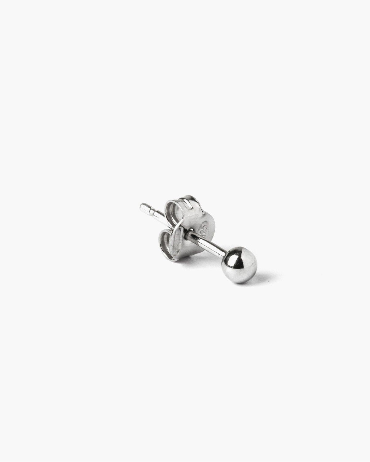 BOUCLE D’OREILLE UNIQUE SPHÈRE LOBE / RHODIUM