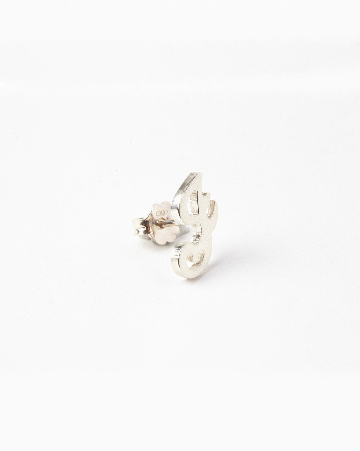 BOUCLE D’OREILLE UNIQUE LETTRE CURSIF PETIT
