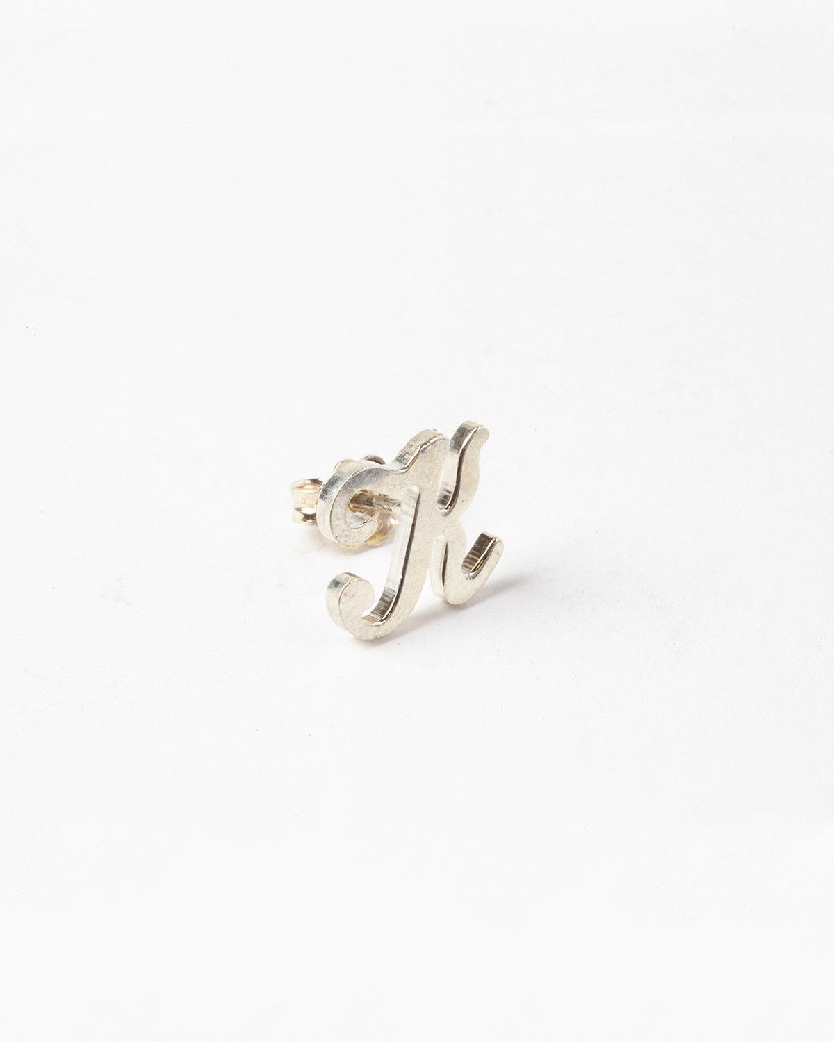 BOUCLE D’OREILLE UNIQUE LETTRE CURSIF PETIT