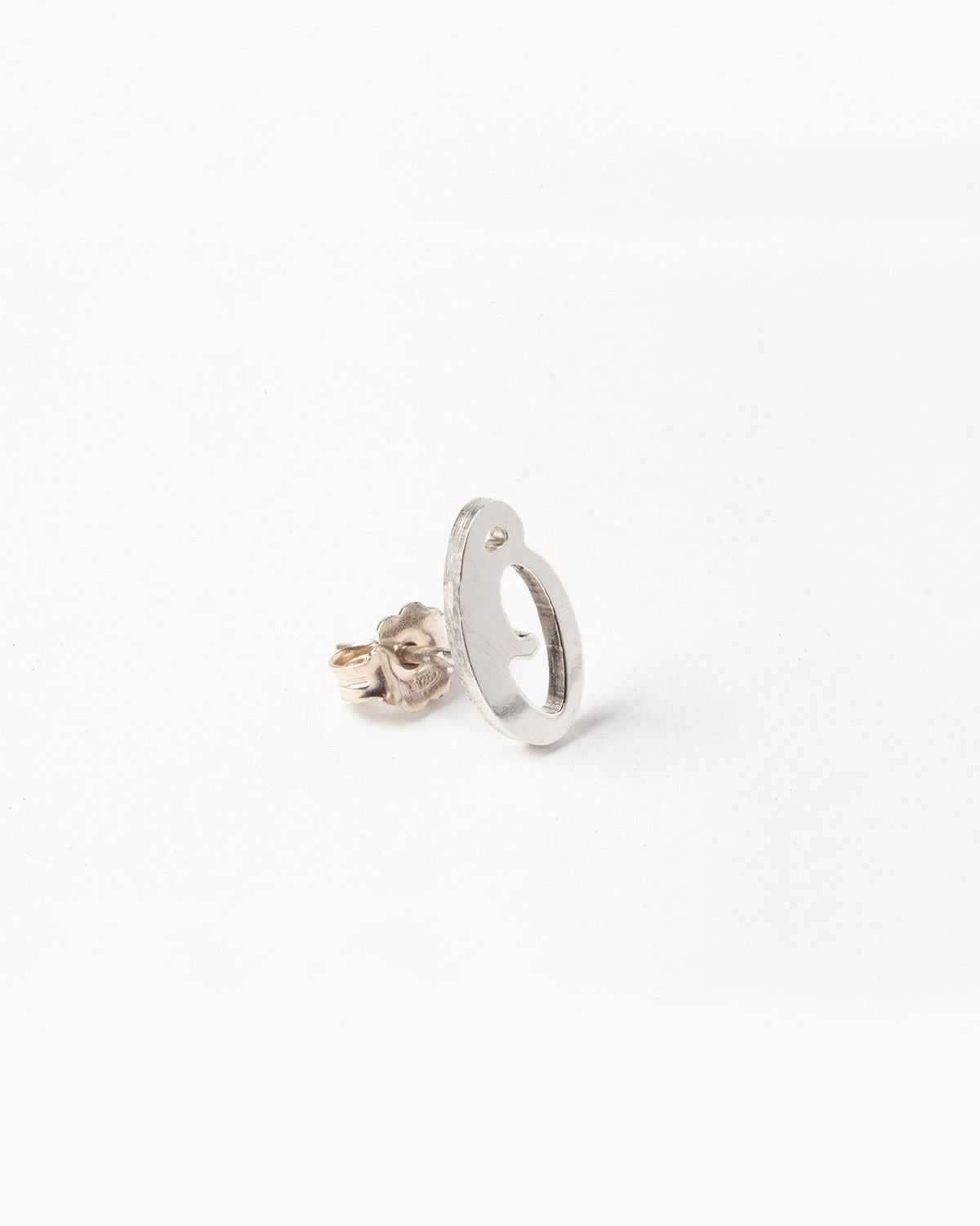 BOUCLE D’OREILLE UNIQUE LETTRE CURSIF PETIT