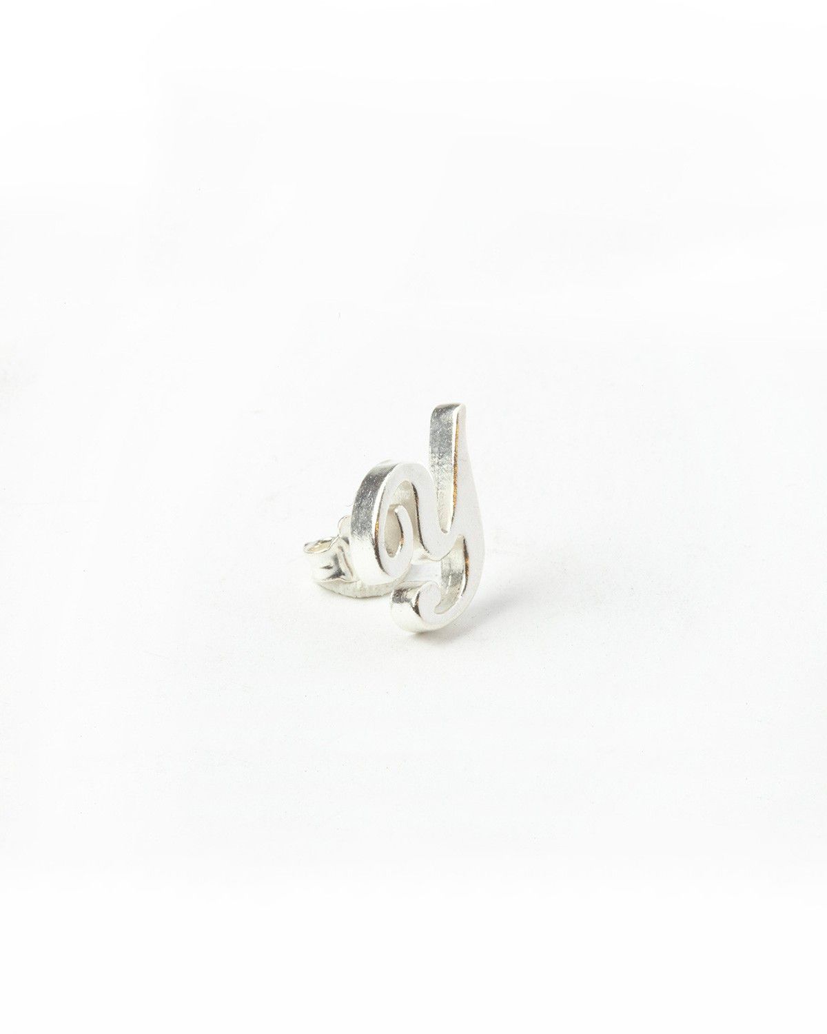 BOUCLE D’OREILLE UNIQUE LETTRE CURSIF PETIT