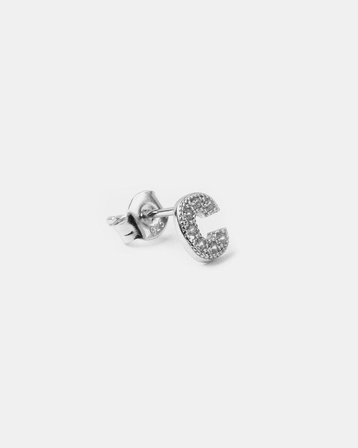 BOUCLE D’OREILLE UNIQUE LETTRE CAPITALES D'IMPRIMERIE AVEC ZIRCON CUBIQUE / RHODIUM BLANC