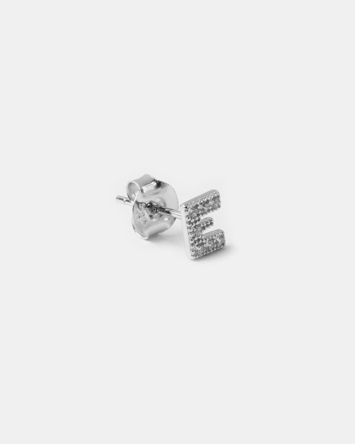 BOUCLE D’OREILLE UNIQUE LETTRE CAPITALES D'IMPRIMERIE AVEC ZIRCON CUBIQUE / RHODIUM BLANC