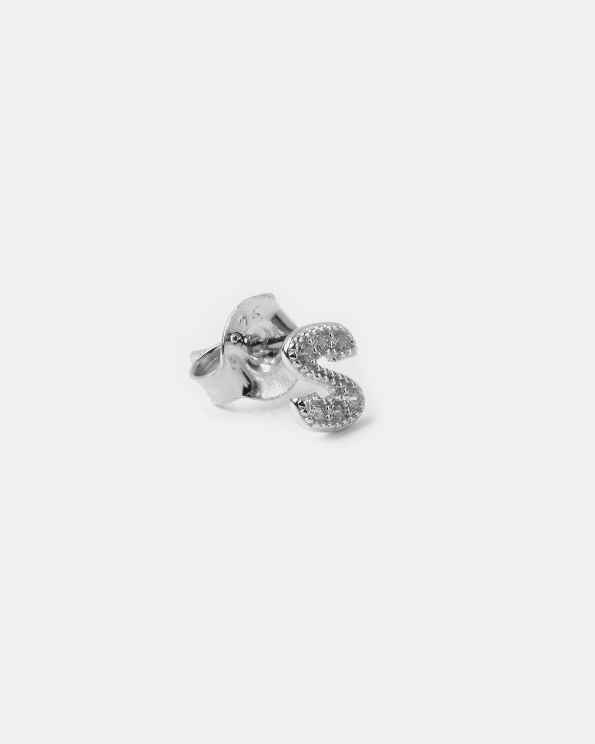 BOUCLE D’OREILLE UNIQUE LETTRE CAPITALES D'IMPRIMERIE AVEC ZIRCON CUBIQUE / RHODIUM BLANC