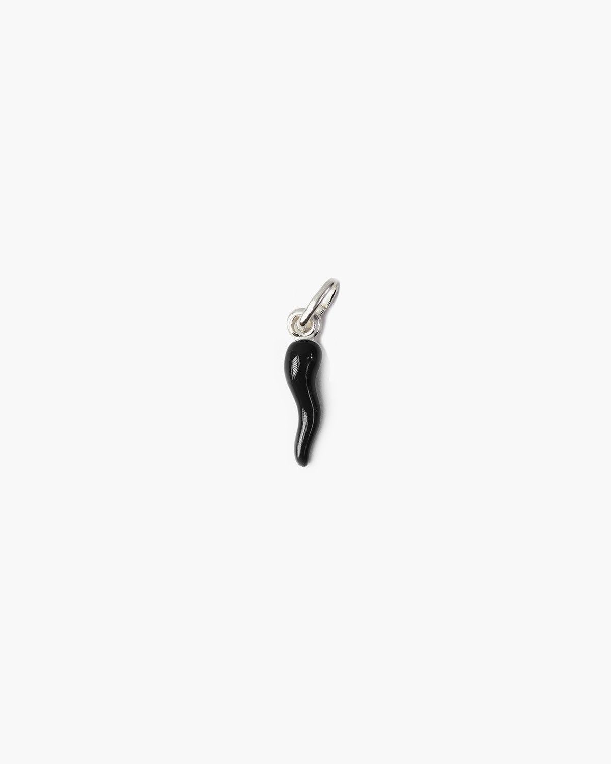 PENDENTIF CORNE PORTE-BONHEUR NOIR ÉMAIL
