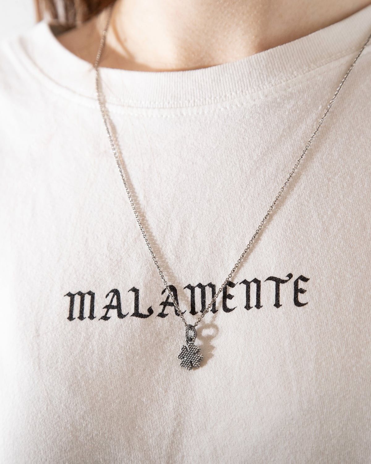 COLGANTE CHARM TRÉBOL DE CUATRO HOJAS PUNTEADO
