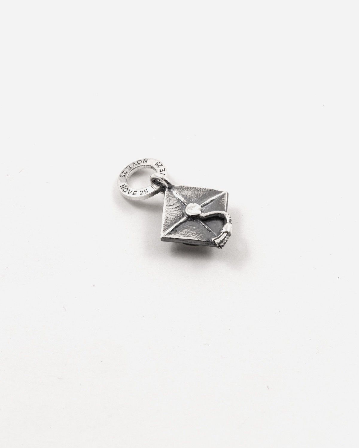 MINI CHARM PENDANT CHAPEAU DE DIPLÔMÉ EN ARGENT
