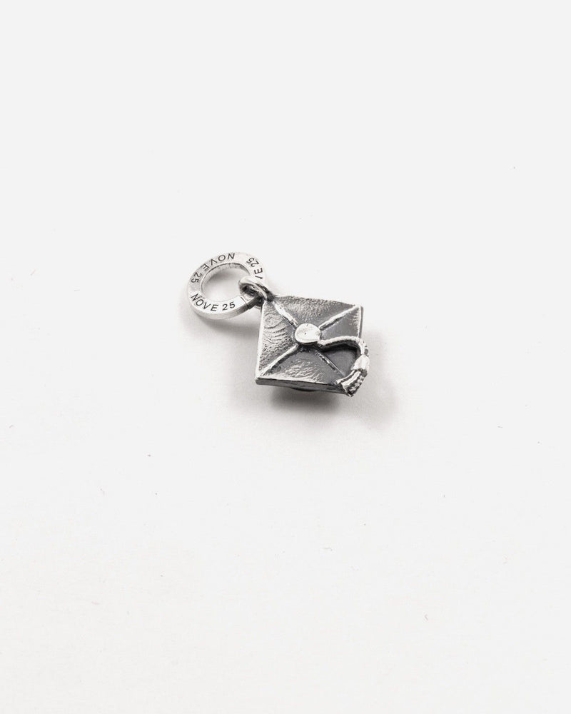 CIONDOLO MINI CHARM TOCCO DI LAUREA IN ARGENTO