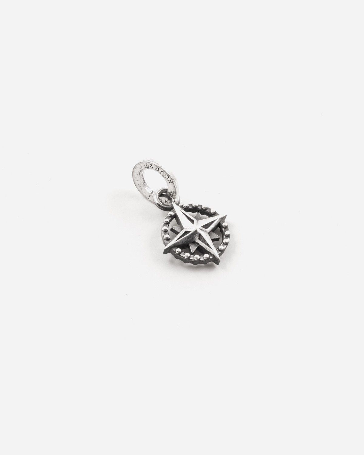 MINI CHARM COLGANTE ROSA DE LOS VIENTOS DE PLATA
