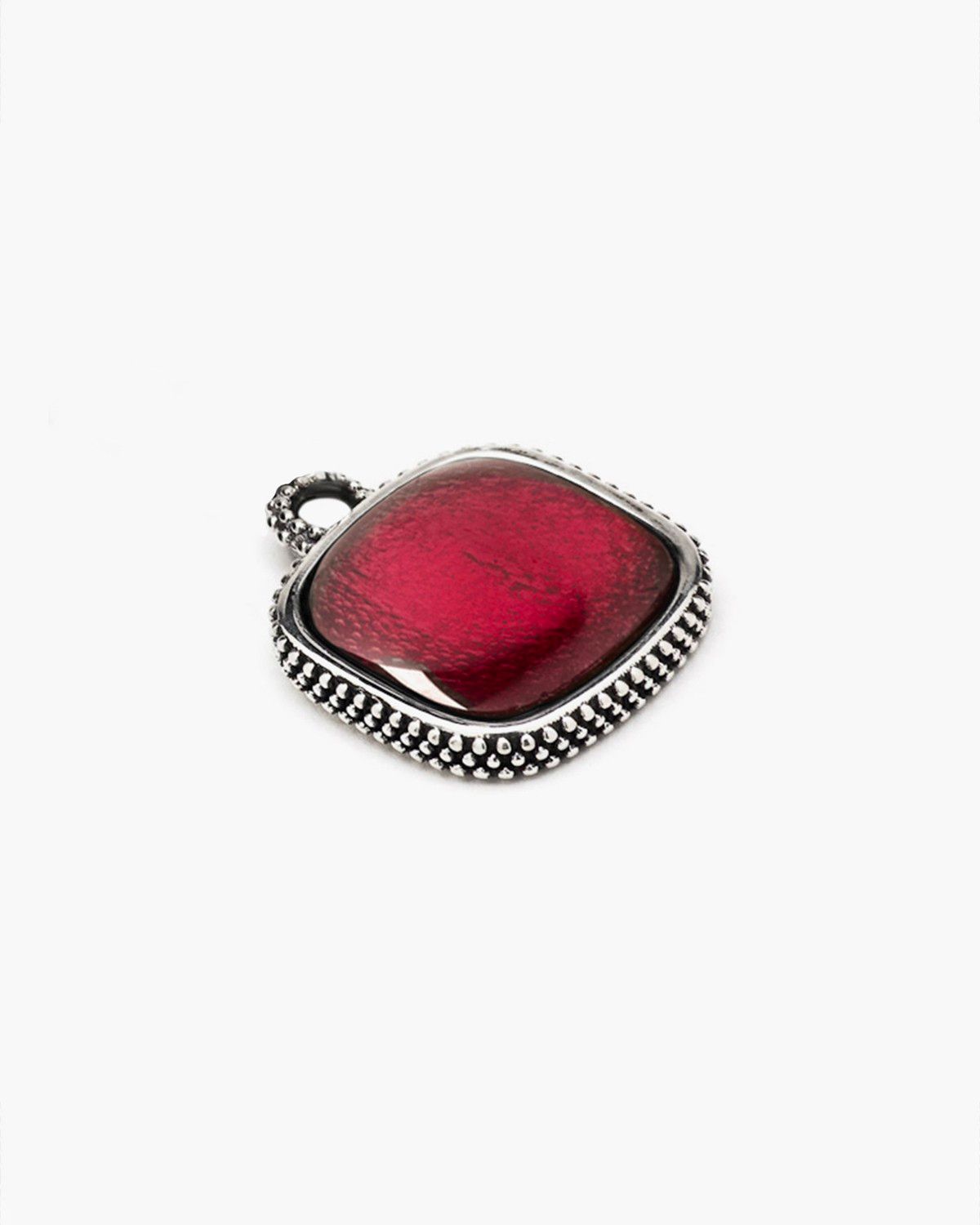 PENDENTIF CARRÉE À PICOTS AVEC PIERRE CORINDON
