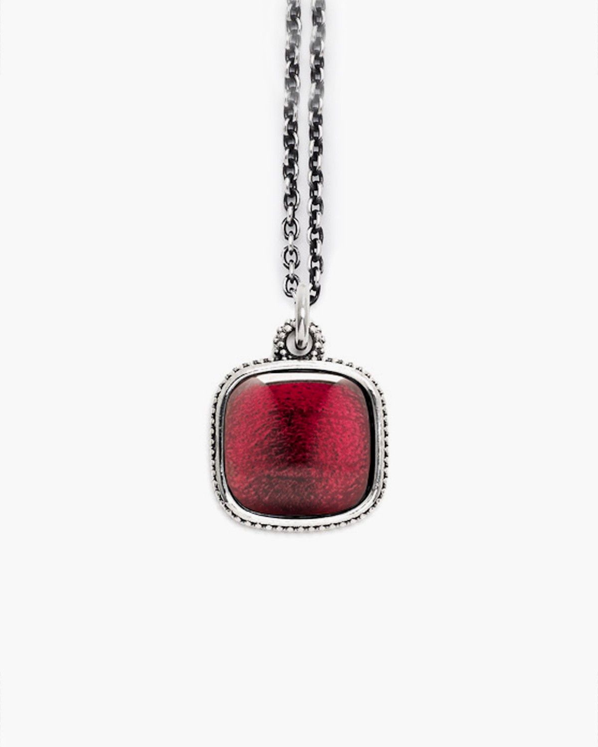 PENDENTIF CARRÉE À PICOTS AVEC PIERRE CORINDON