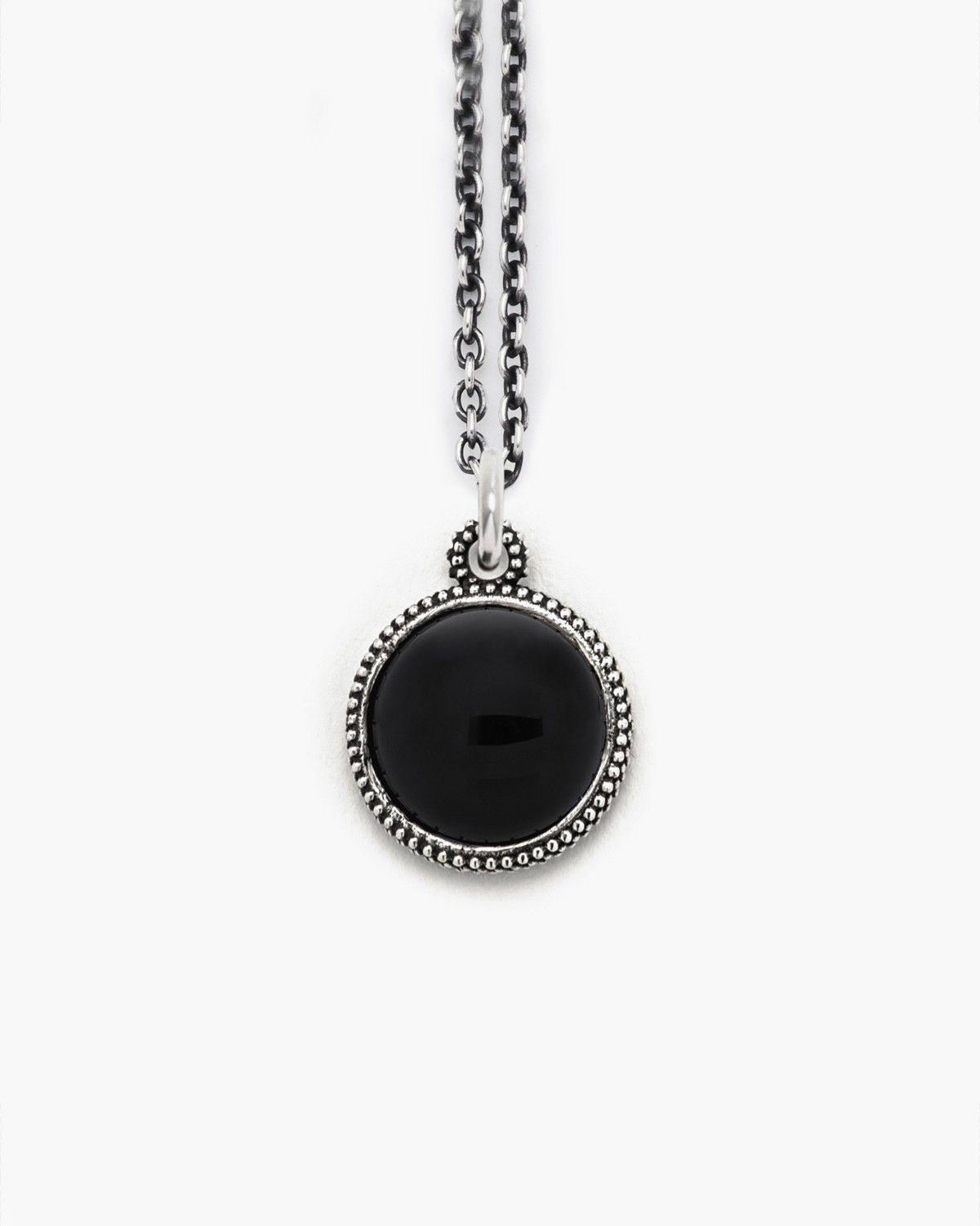 PENDENTIF RONDE À PICOTS AVEC PIERRE
