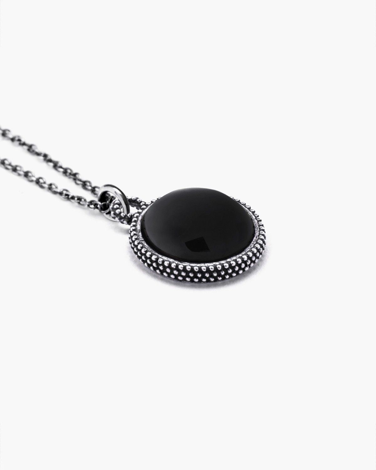 PENDENTIF RONDE À PICOTS AVEC PIERRE
