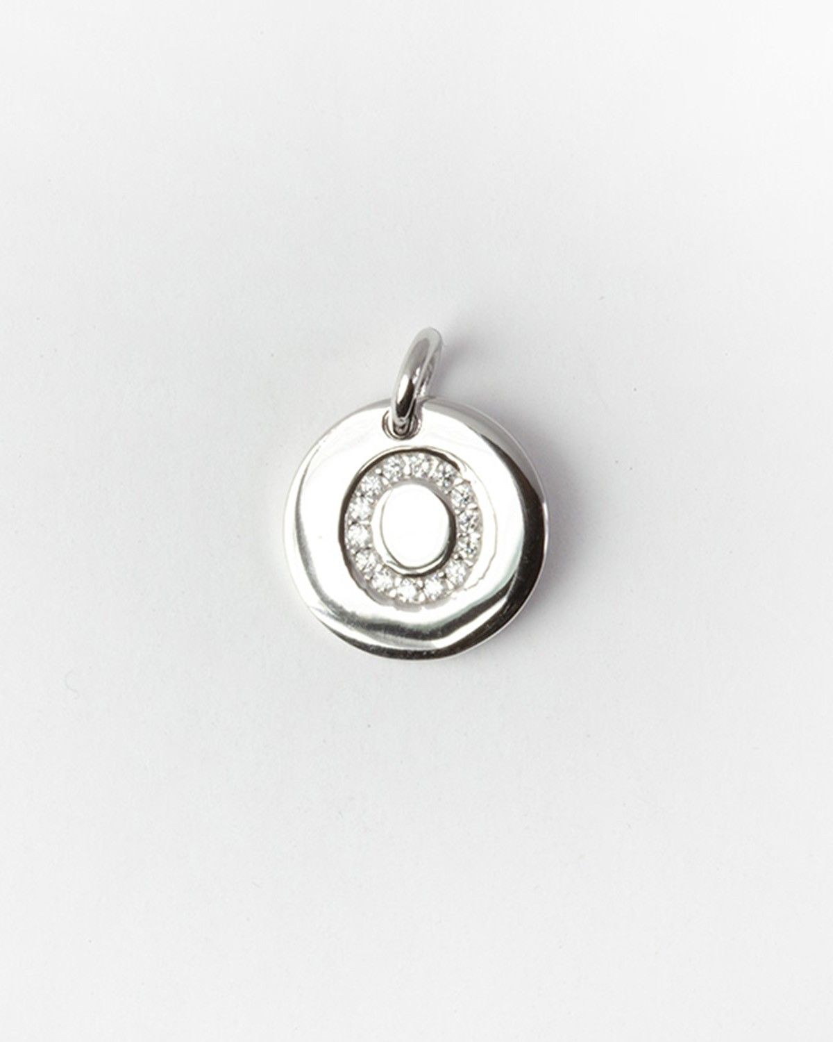 PENDENTE PIASTRA LETTERA ZIRCONATA / RODIO BIANCO LUCIDO