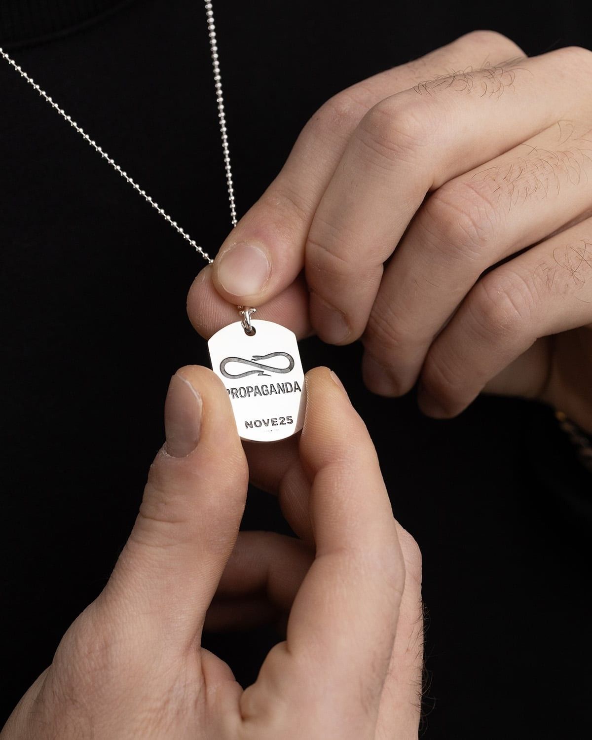 COLLAR CON COLGANTE PLACA DE MILITARES PROPAGANDA W/ NOVE25 DE PLATA
