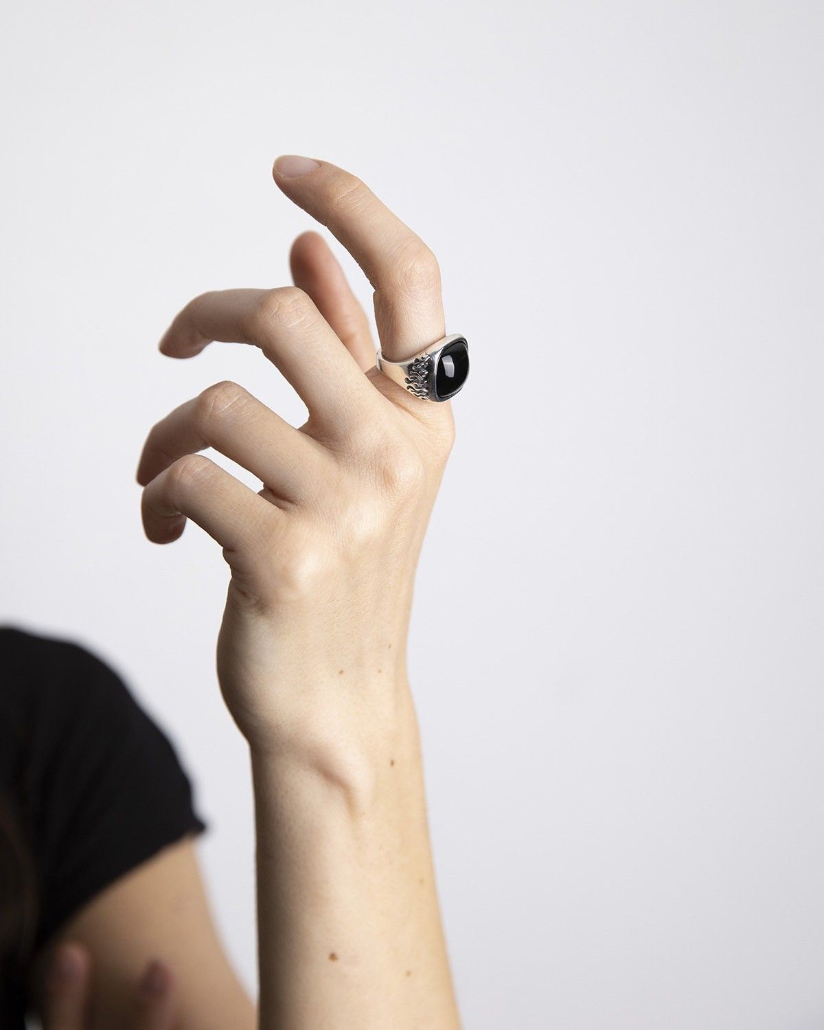 BLACK AGATE VOS CHEVALIER