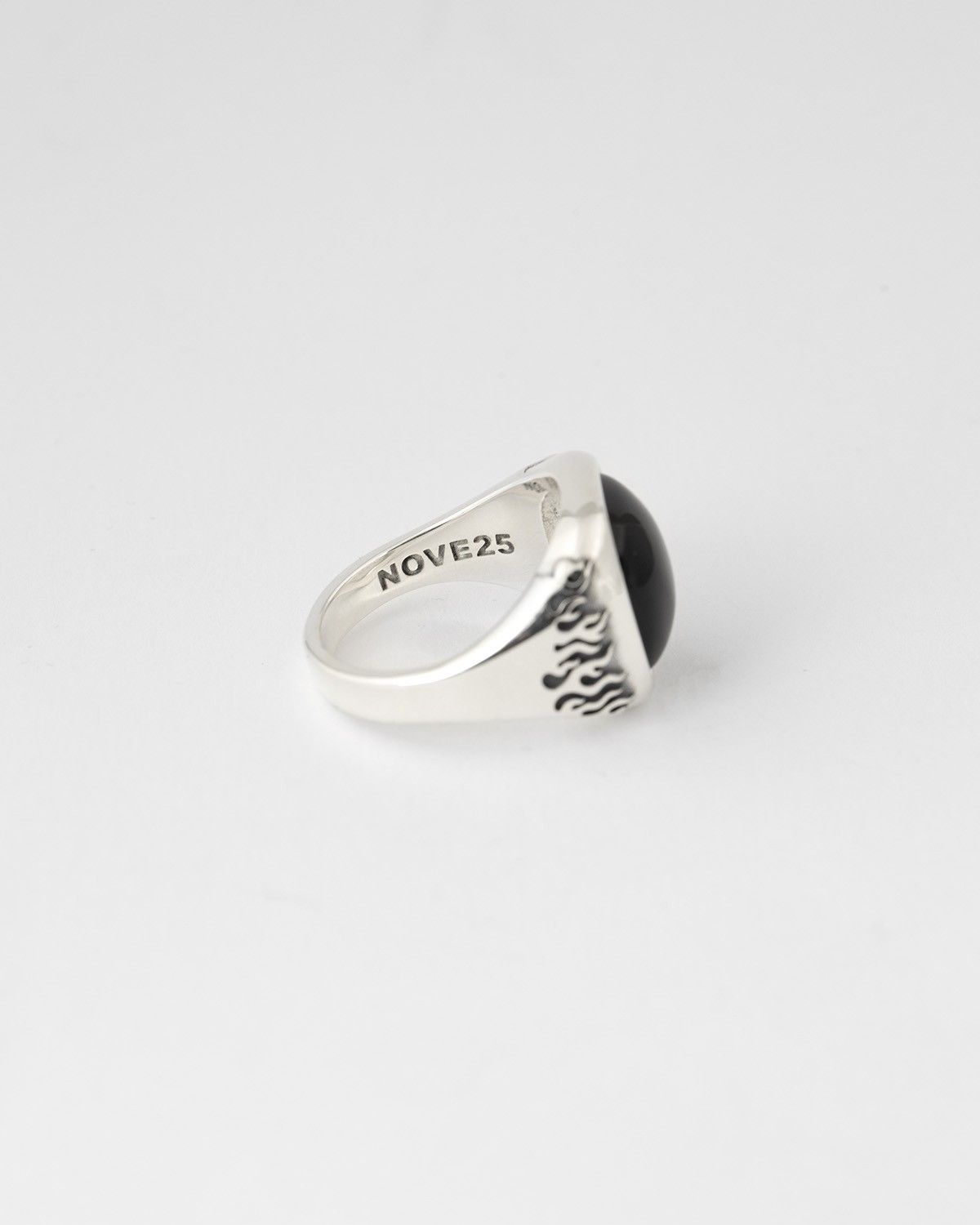BLACK AGATE VOS CHEVALIER