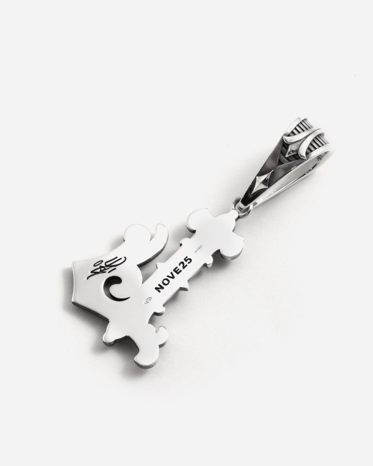 PENDENTIF LETTRE RAE PRIMO X NOVE25